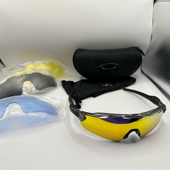 Oakley Other - Oakley Radar EV Path Sunglasses with lens